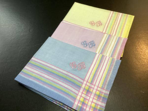 Taschentuch Cora mit Stickerei / Monogramm